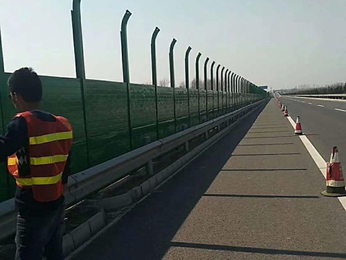 河南玻璃鋼道路隔音墻施工案例